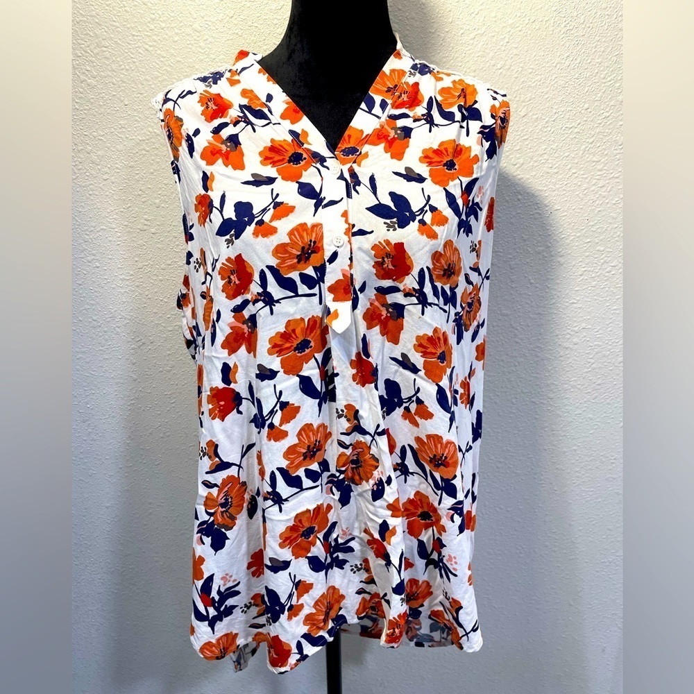 Market and Spruce XXL Sleveless Floral Top with Crochet Back
